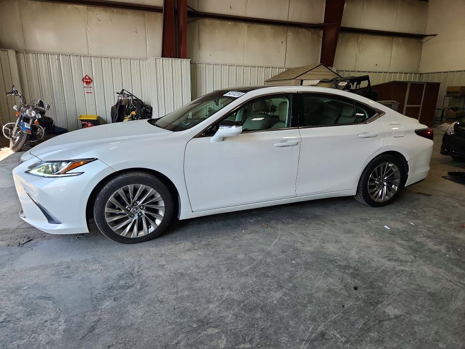 LEXUS ES 2019 with VIN 58ABZ1B17KU007103 - Photo from auction
