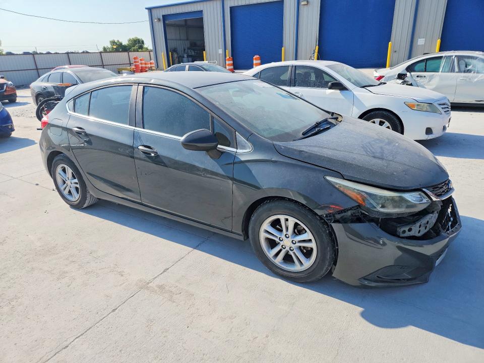 Photo 4 from auction – 2017 CHEVROLET CRUZE with VIN 3G1BE6SM2HS567840