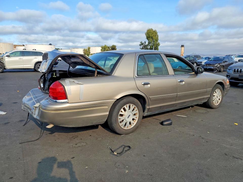 صورة رقم 3 من المزاد - 2004 FORD CROWN VICTORIA مع VIN 2FAFP74W14X148281