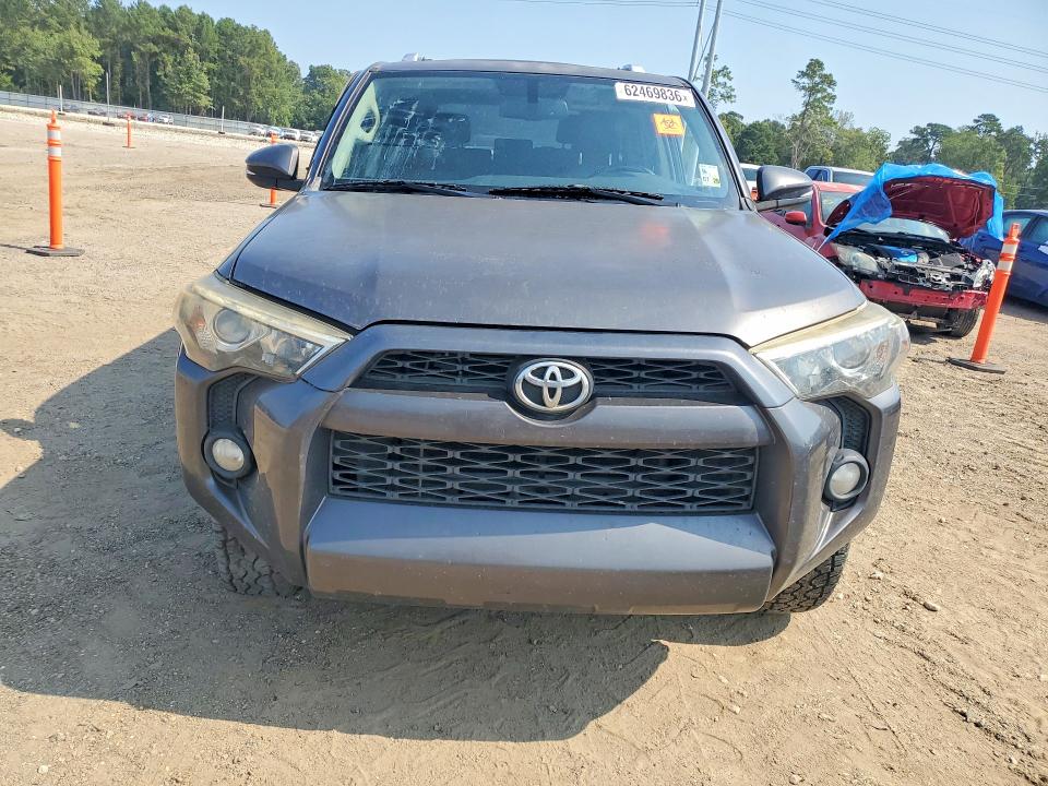 Photo 5 from auction – 2015 TOYOTA 4RUNNER with VIN JTEZU5JR0F5103836