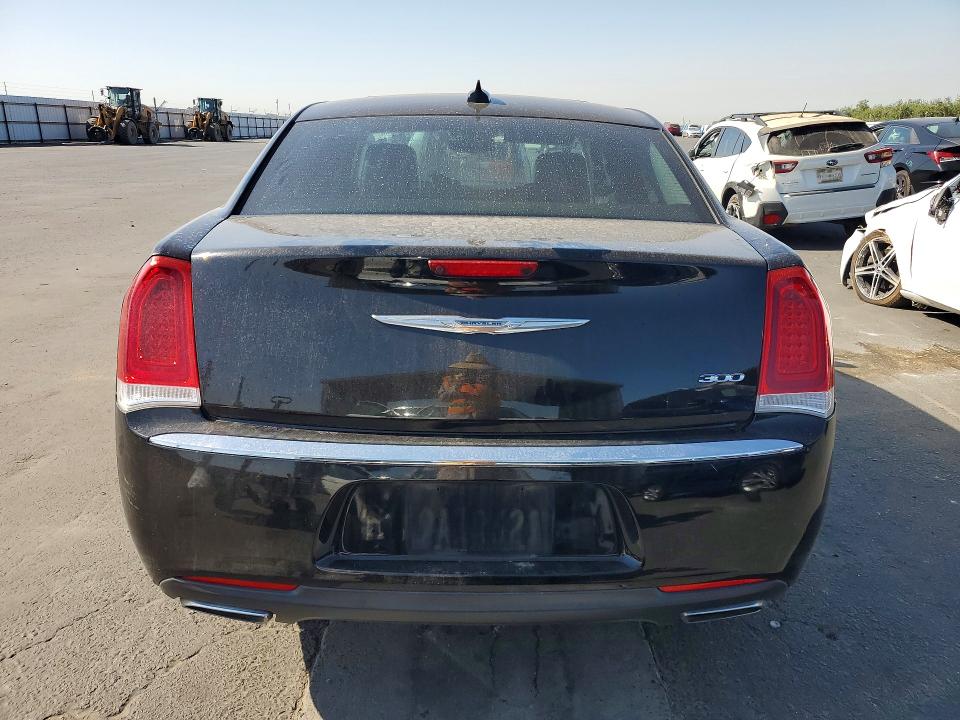 Photo 6 from auction – 2016 CHRYSLER 300 with VIN 2C3CCAAG2GH224323