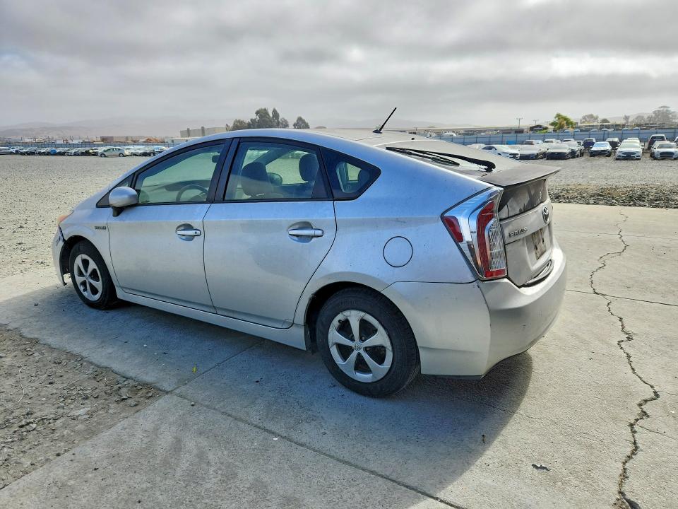 Photo 2 from auction – 2013 TOYOTA PRIUS with VIN JTDKN3DU6D5577505