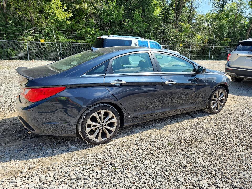 Photo 3 from auction – 2013 HYUNDAI SONATA with VIN 5NPEC4AB8DH746046