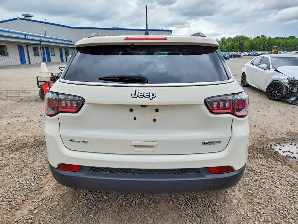 Photo 6 from auction – 2018 JEEP COMPASS with VIN 3C4NJDBB8JT401213