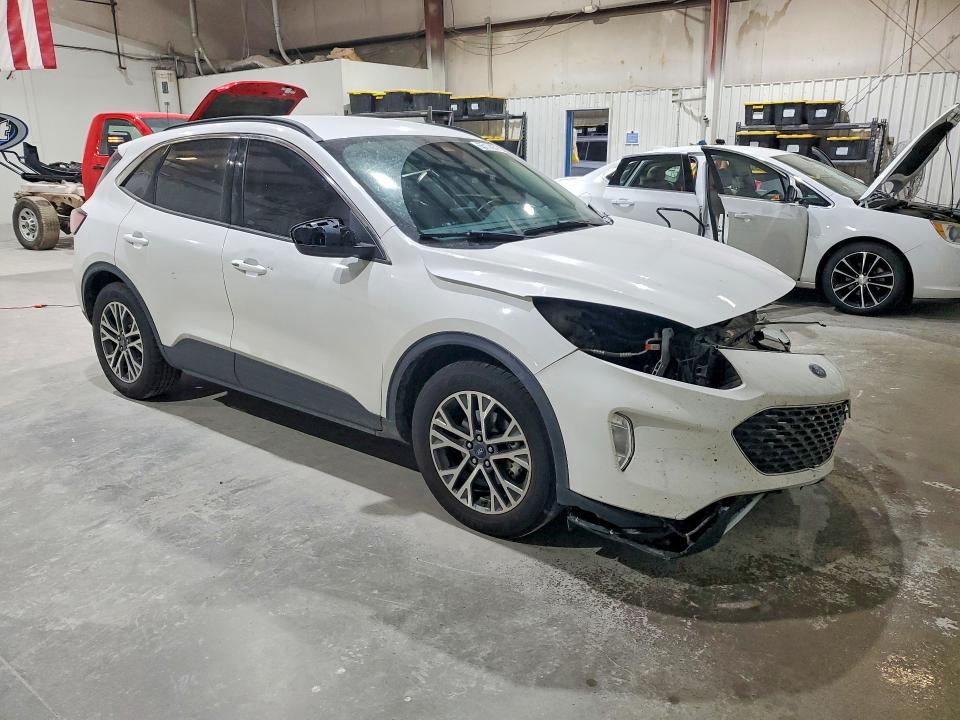 Photo 4 from auction – 2021 FORD ESCAPE with VIN 1FMCU0H65MUA10303