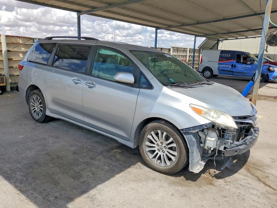 Photo 4 from auction – 2019 TOYOTA SIENNA with VIN 5TDYZ3DC6KS995639