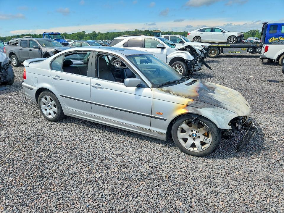Photo 4 from auction – 2001 BMW 325 with VIN WBAAV33431FV04656