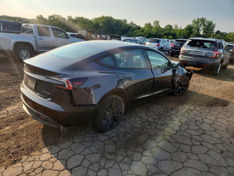 Zdjęcie 3 z aukcji – 2025 TESLA MODEL 3 z VIN 5YJ3E1EB6SF929905
