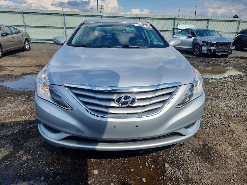 Photo 5 from auction – 2012 HYUNDAI SONATA with VIN 5NPEB4AC3CH341576