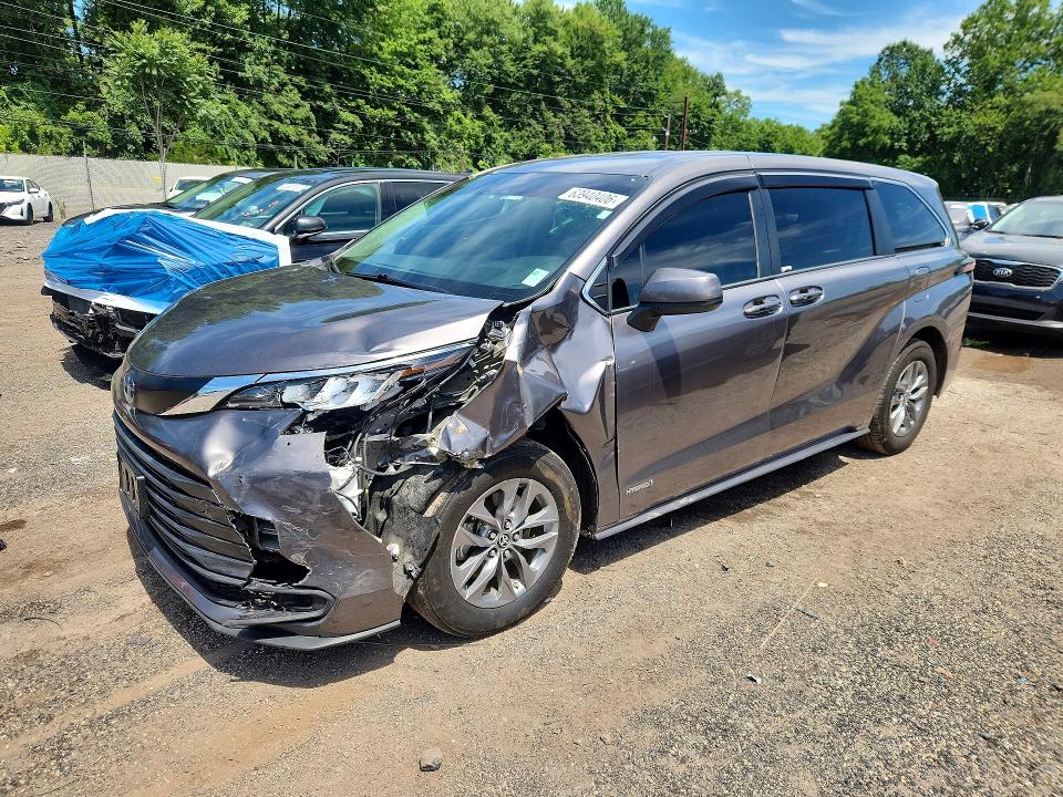 TOYOTA SIENNA 2021 with VIN 5TDKRKEC3MS048043 - Photo from auction