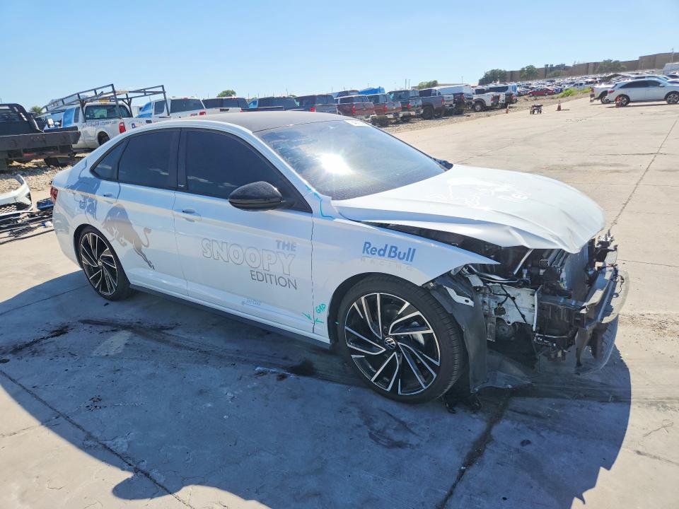 Снимка 4 от търг – 2025 VOLKSWAGEN JETTA с VIN 3VWBX7BU2SM104158