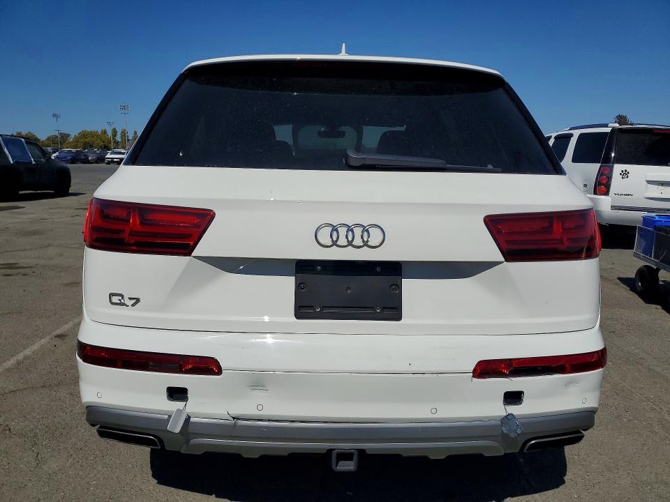 Zdjęcie 6 z aukcji – 2019 AUDI Q7 z VIN WA1AHAF74KD023049