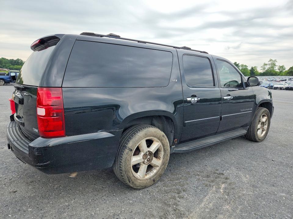 Photo 3 from auction – 2007 CHEVROLET SUBURBAN with VIN 1GNFK16387J261321
