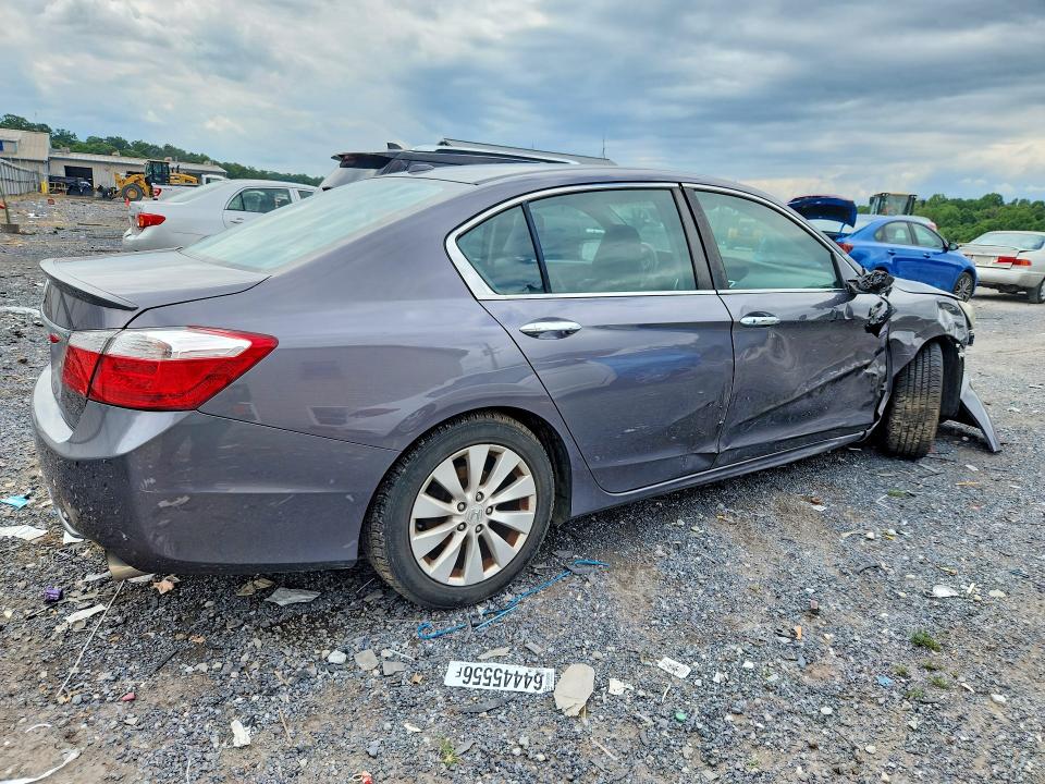 Photo 3 from auction – 2015 HONDA ACCORD with VIN 1HGCR2F88FA060978
