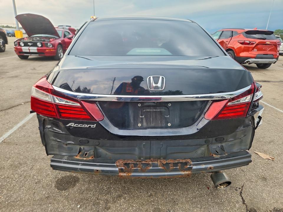 Photo 6 from auction – 2017 HONDA ACCORD with VIN 1HGCR2F3XHA258002