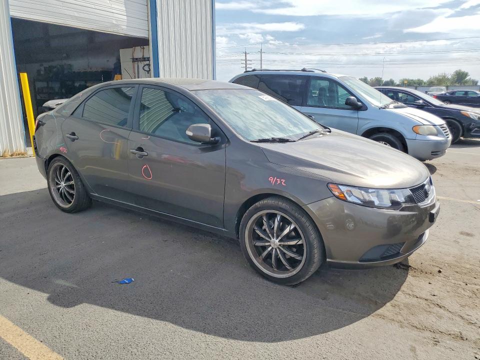 Zdjęcie 4 z aukcji – 2010 KIA FORTE z VIN KNAFU4A27A5301226