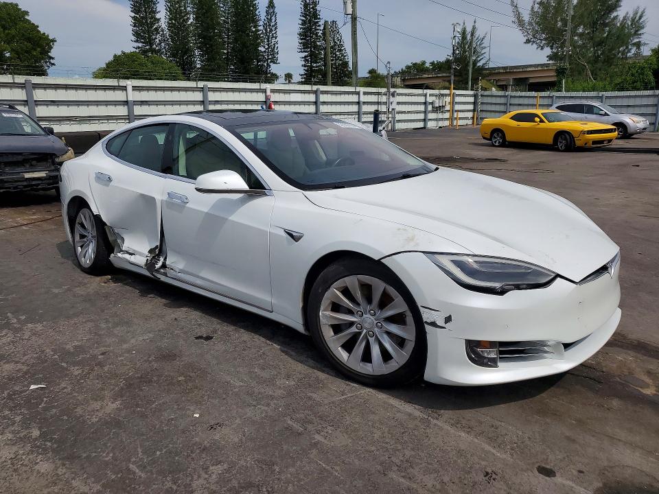Photo 4 from auction – 2017 TESLA MODEL S with VIN 5YJSA1E10HF203318