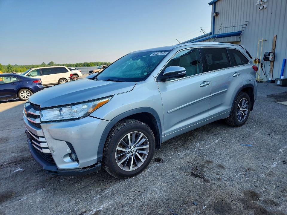 TOYOTA HIGHLANDER 2017 with VIN 5TDJZRFH8HS508995 - Photo from auction