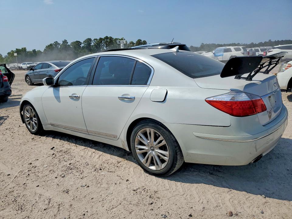 Photo 2 from auction – 2010 HYUNDAI GENESIS with VIN KMHGC4DF7AU087526