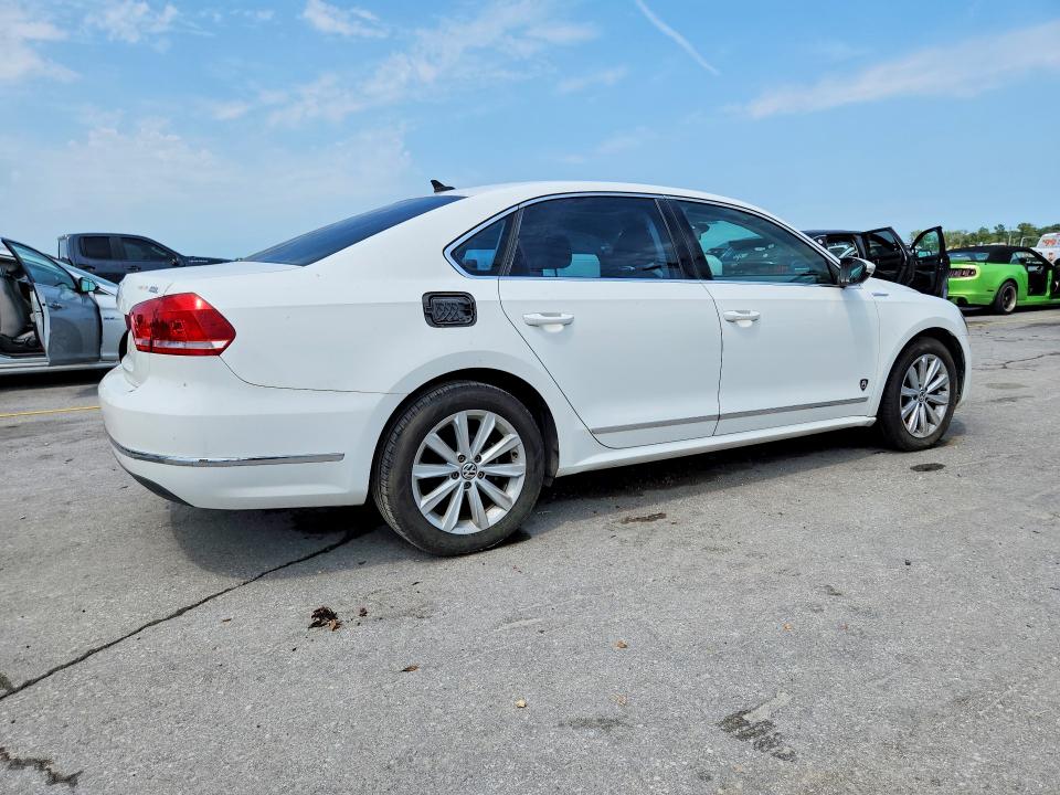 Photo 3 from auction – 2012 VOLKSWAGEN PASSAT with VIN 1VWCH7A31CC100339