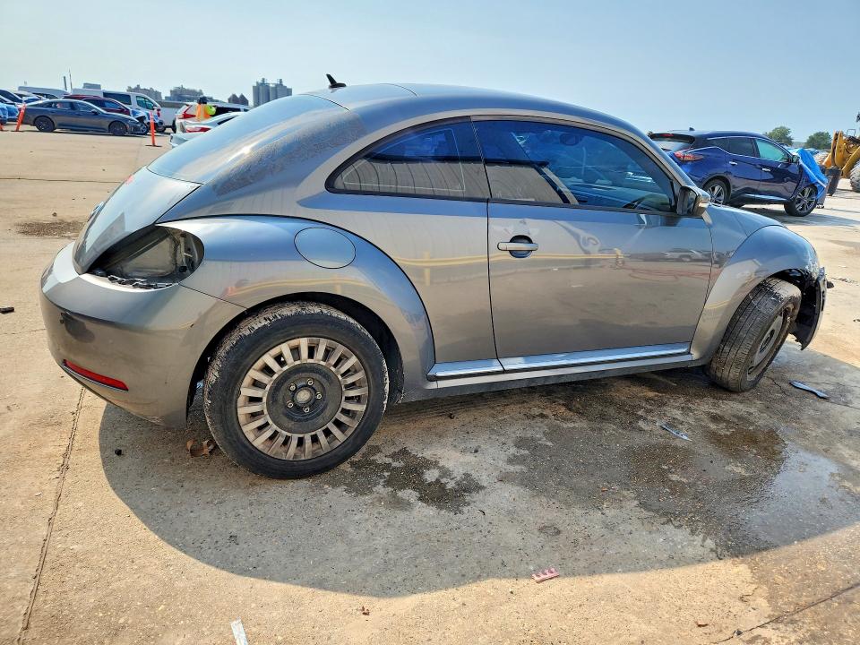 Photo 3 from auction – 2013 VOLKSWAGEN BEETLE with VIN 3VWJX7AT6DM669231