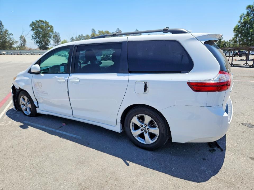 Photo 2 from auction – 2018 TOYOTA SIENNA with VIN 5TDKZ3DC4JS908082