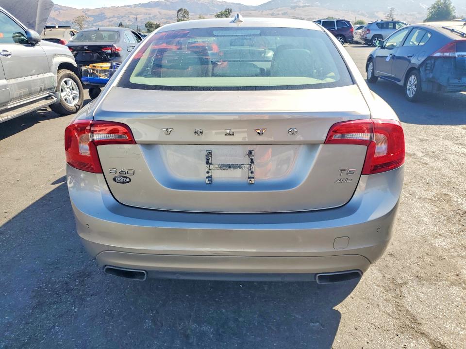 Foto 6 de la subasta – 2015 VOLVO S60 con VIN YV1612TB4F1317809