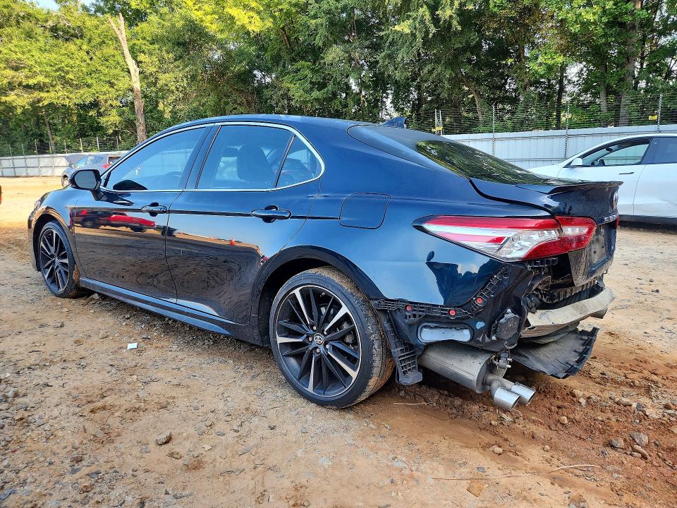 Photo 2 from auction – 2019 TOYOTA CAMRY with VIN 4T1B61HK7KU282969