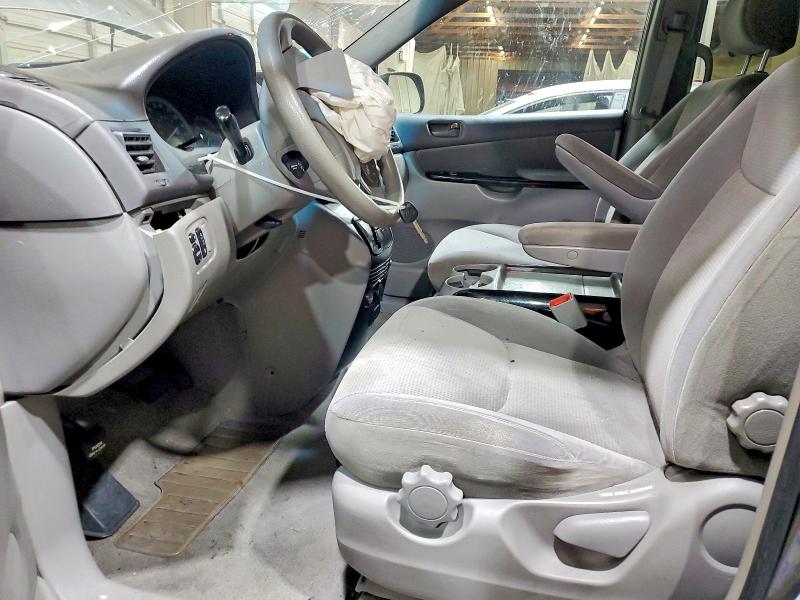 Photo 7 from auction – 2004 TOYOTA SIENNA with VIN 5TDZA23C94S207043