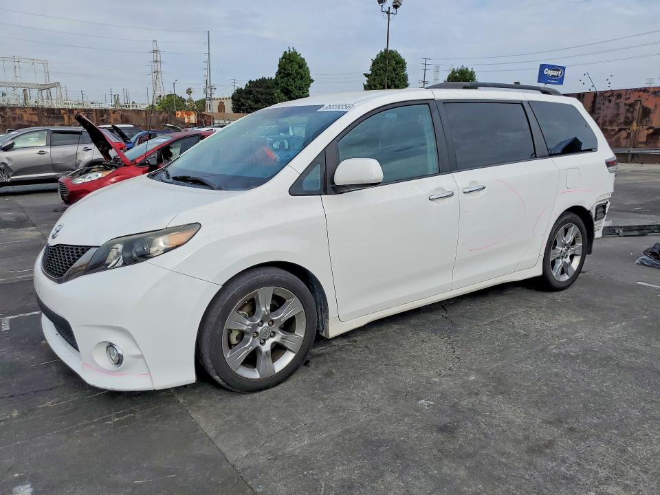 2013 TOYOTA SIENNA - Търг №66639356