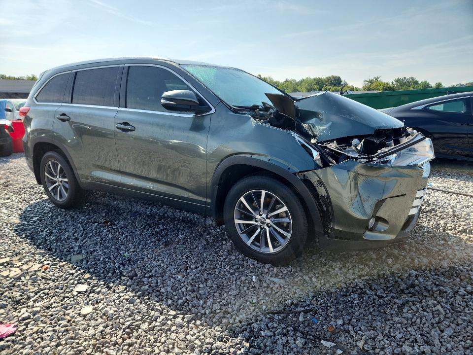 Photo 4 from auction – 2017 TOYOTA HIGHLANDER with VIN 5TDJZRFH5HS438923
