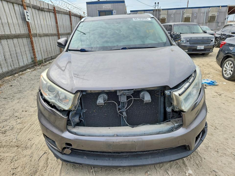 Photo 5 from auction – 2015 TOYOTA HIGHLANDER with VIN 5TDKKRFH0FS050987