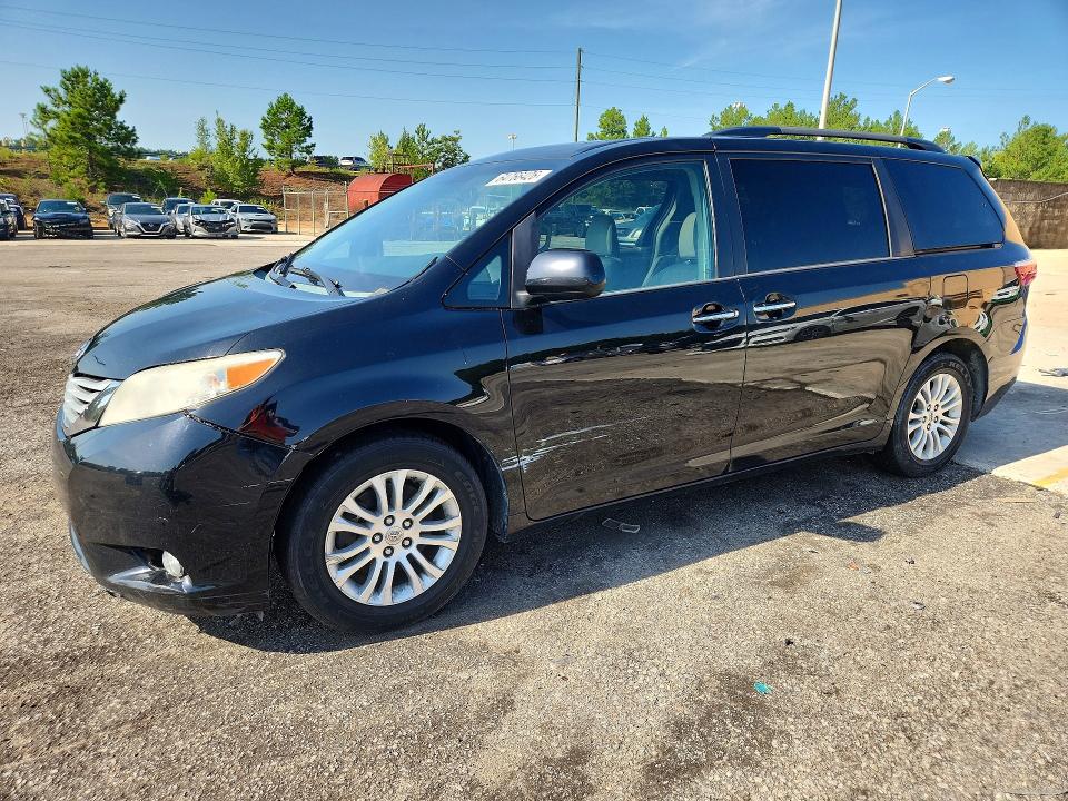 2015 TOYOTA SIENNA - Търг №64766426