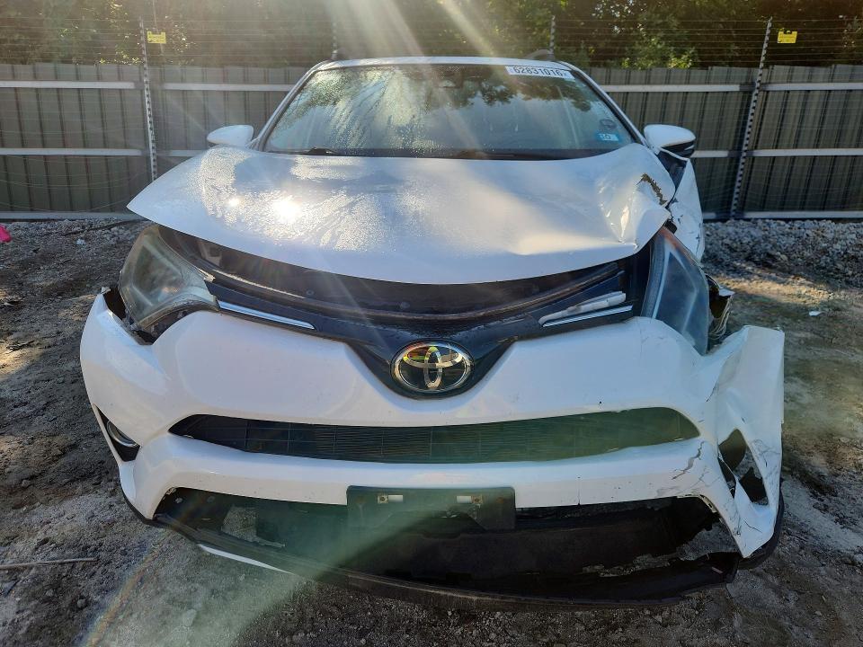 Photo 5 from auction – 2017 TOYOTA RAV4 with VIN 2T3RFREV2HW655329