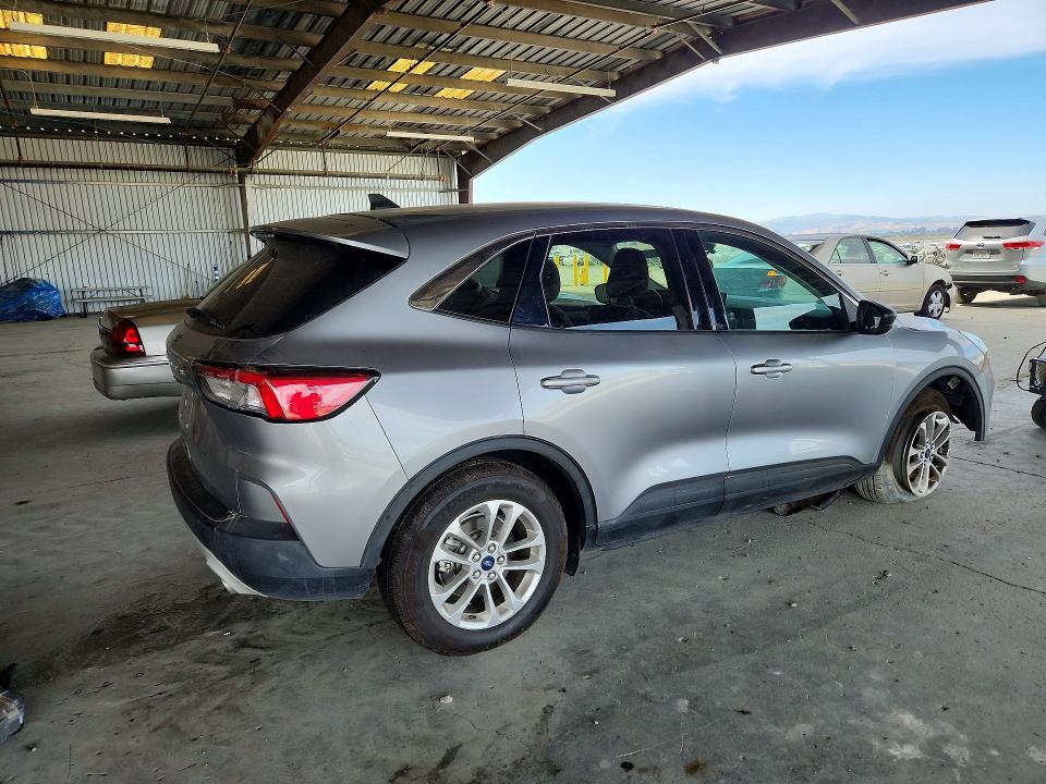 Photo 3 from auction – 2022 FORD ESCAPE with VIN 1FMCU0G63NUA70616
