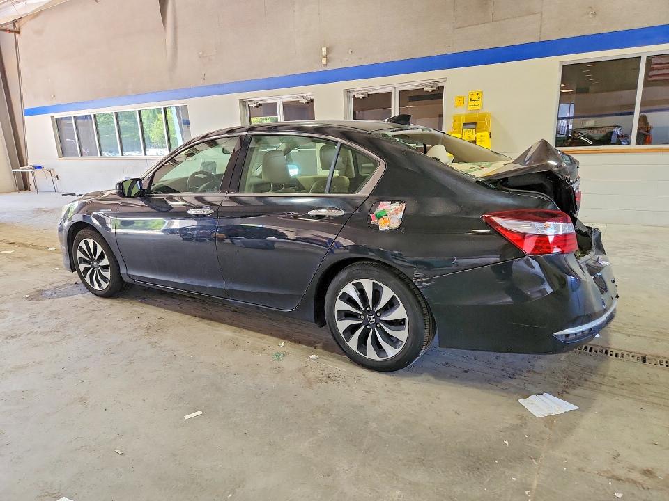 Photo 2 from auction – 2017 HONDA ACCORD with VIN JHMCR6F56HC027642