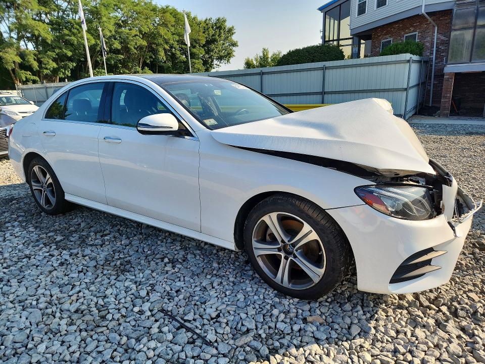 Photo 4 from auction – 2019 MERCEDES-BENZ E with VIN WDDZF4KB9KA615774