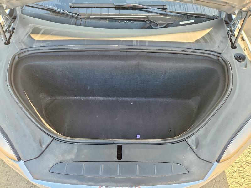 Photo 12 from auction – 2018 TESLA MODEL X with VIN 5YJXCAE21JF102111
