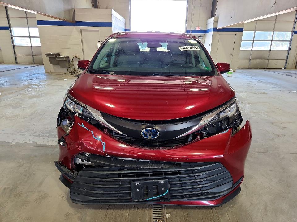 Photo 5 from auction – 2021 TOYOTA SIENNA with VIN 5TDKRKEC0MS006901