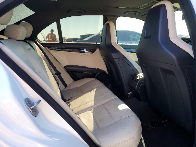 Снимка 10 от търг – 2013 MERCEDES-BENZ C с VIN WDDGF7HB0DA845433