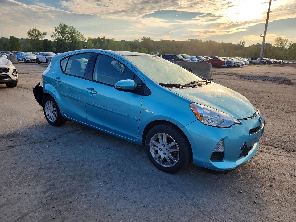 Photo 4 from auction – 2014 TOYOTA PRIUS C with VIN JTDKDTB33E1081504