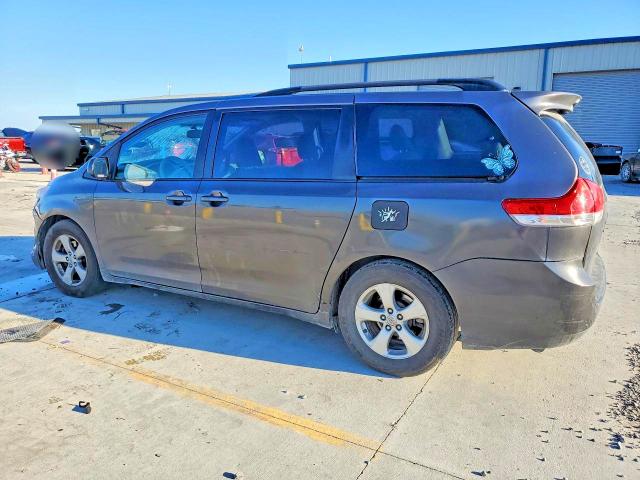 Photo 2 from auction – 2014 TOYOTA SIENNA with VIN 5TDKK3DC9ES475417