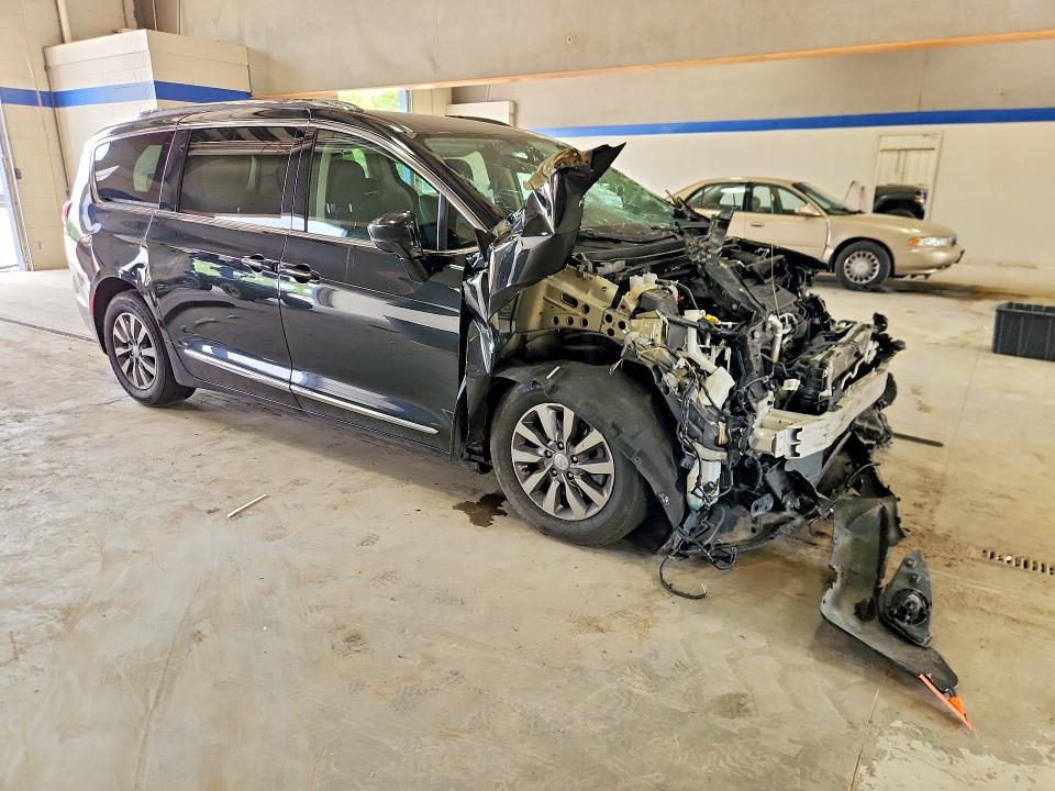 Photo 4 from auction – 2020 CHRYSLER PACIFICA with VIN 2C4RC1EG8LR102988