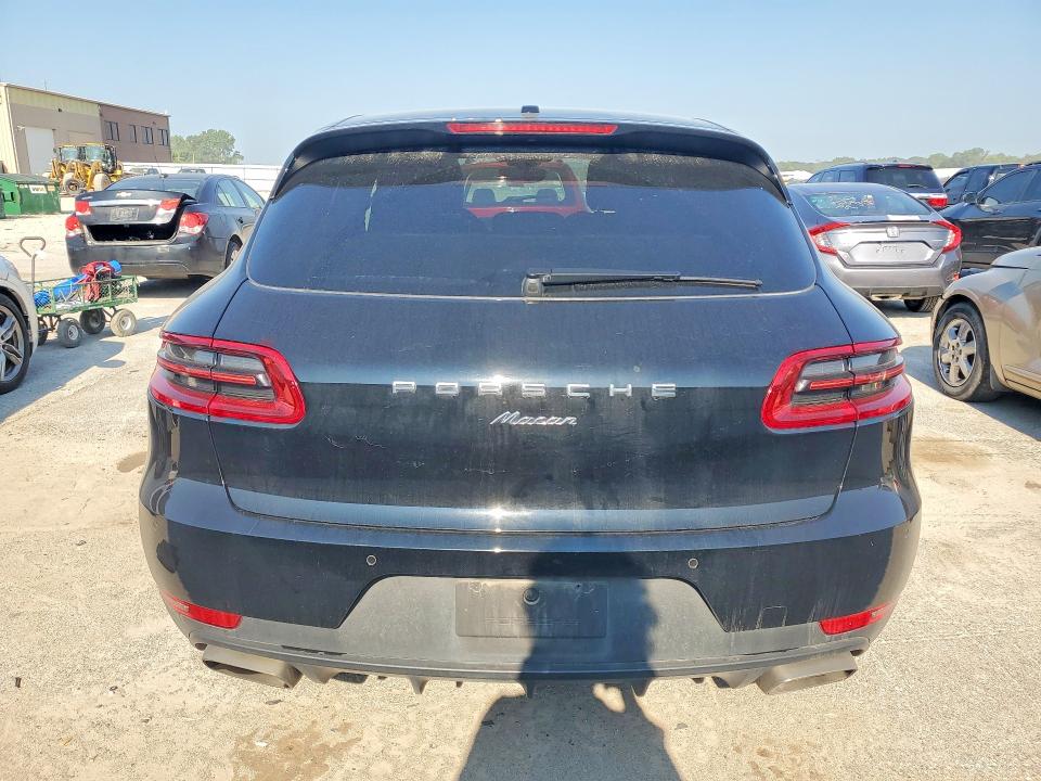 Photo 6 from auction – 2018 PORSCHE MACAN with VIN WP1AA2A53JLB04522