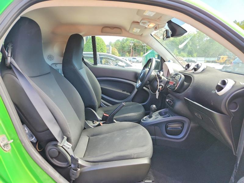 Photo 10 from auction – 2018 SMART FORTWO with VIN WMEFJ9BAXJK247129