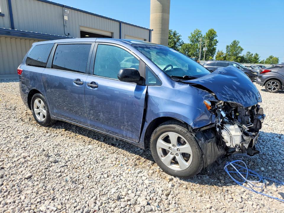Photo 4 from auction – 2017 TOYOTA SIENNA with VIN 5TDZZ3DC9HS868767