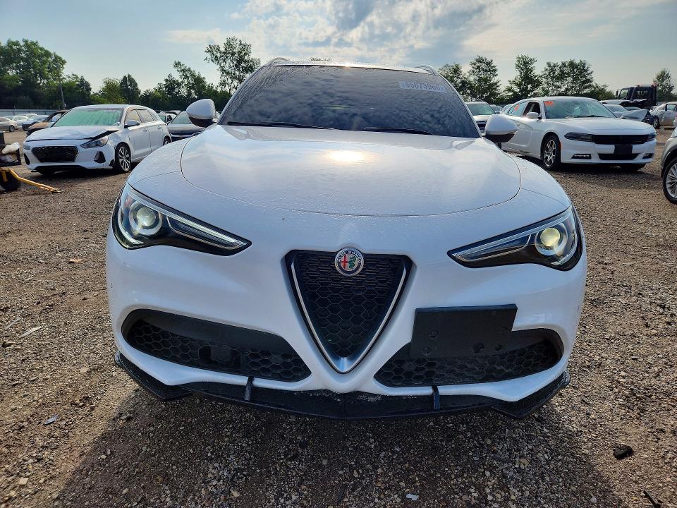 Снимка 5 от търг – 2021 ALFA ROMEO STELVIO с VIN ZASPAKBN8M7D02379