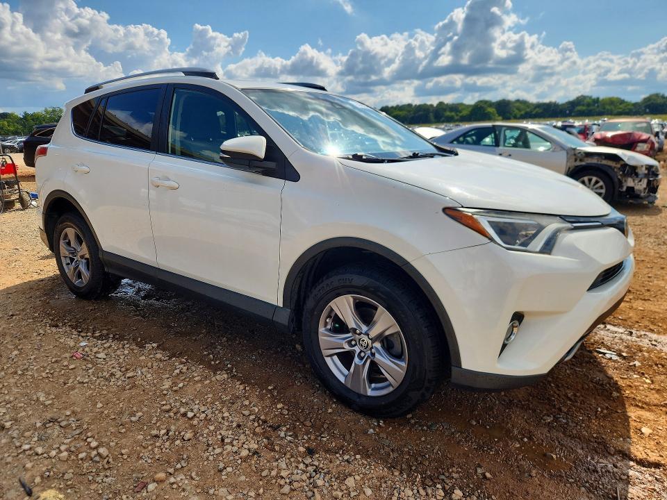 Photo 4 from auction – 2017 TOYOTA RAV4 with VIN JTMWFREV0HJ130030