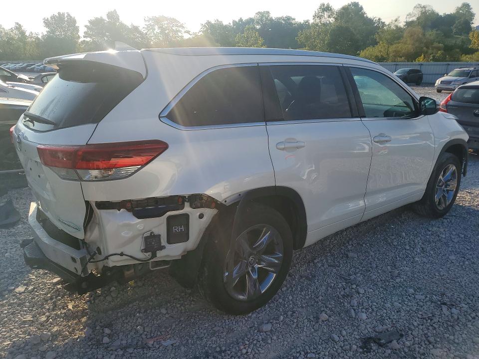 Photo 3 from auction – 2019 TOYOTA HIGHLANDER with VIN 5TDDZRFH0KS744092