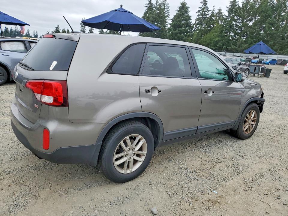 Photo 3 from auction – 2015 KIA SORENTO with VIN 5XYKT3A67FG557107